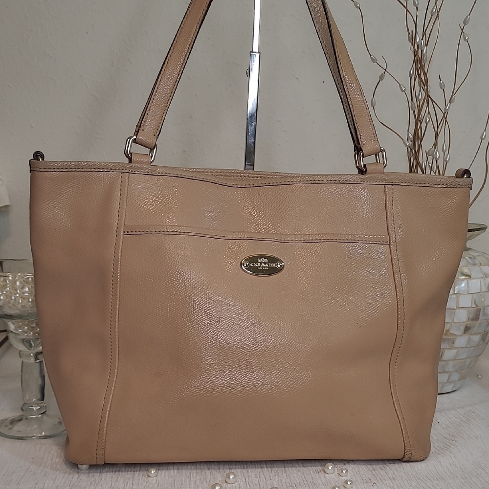 Elegant Tan Leather Tote Bag